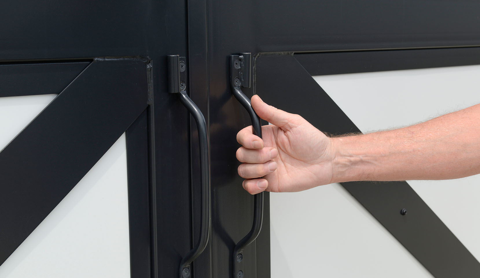 Barn end door exterior handle