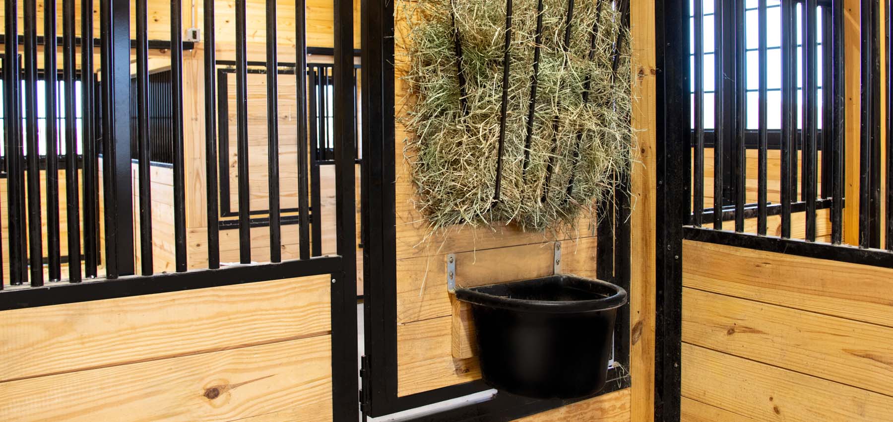 Swivel hay and grain feeders