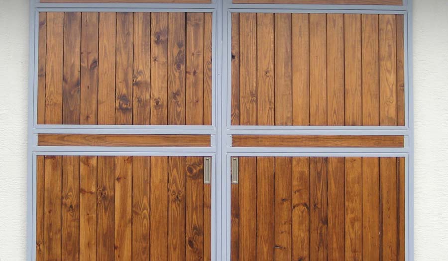 Style BED005 - Sliding barn-end door with full wood HVH