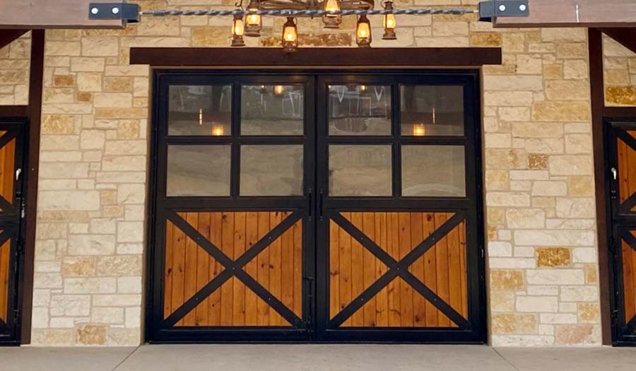 Style BED001 - Hinged barn-end door with quad-glass top