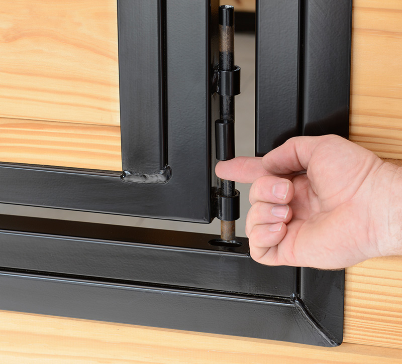 Spring-loaded finger latch