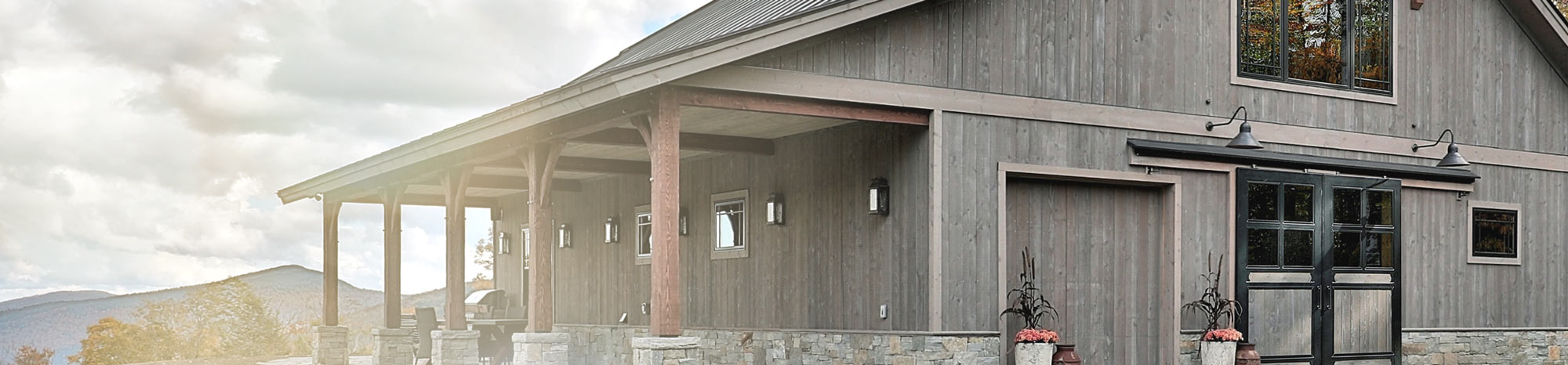 Private barn Winterfell Farm. Outdoor barn end doors