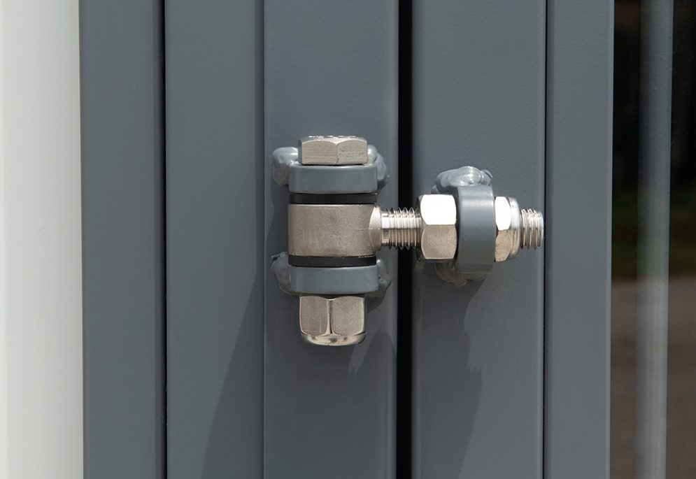 Paddock door adjustable hinge