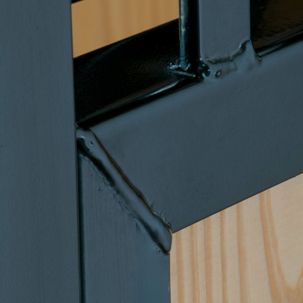Fully welded stall door
