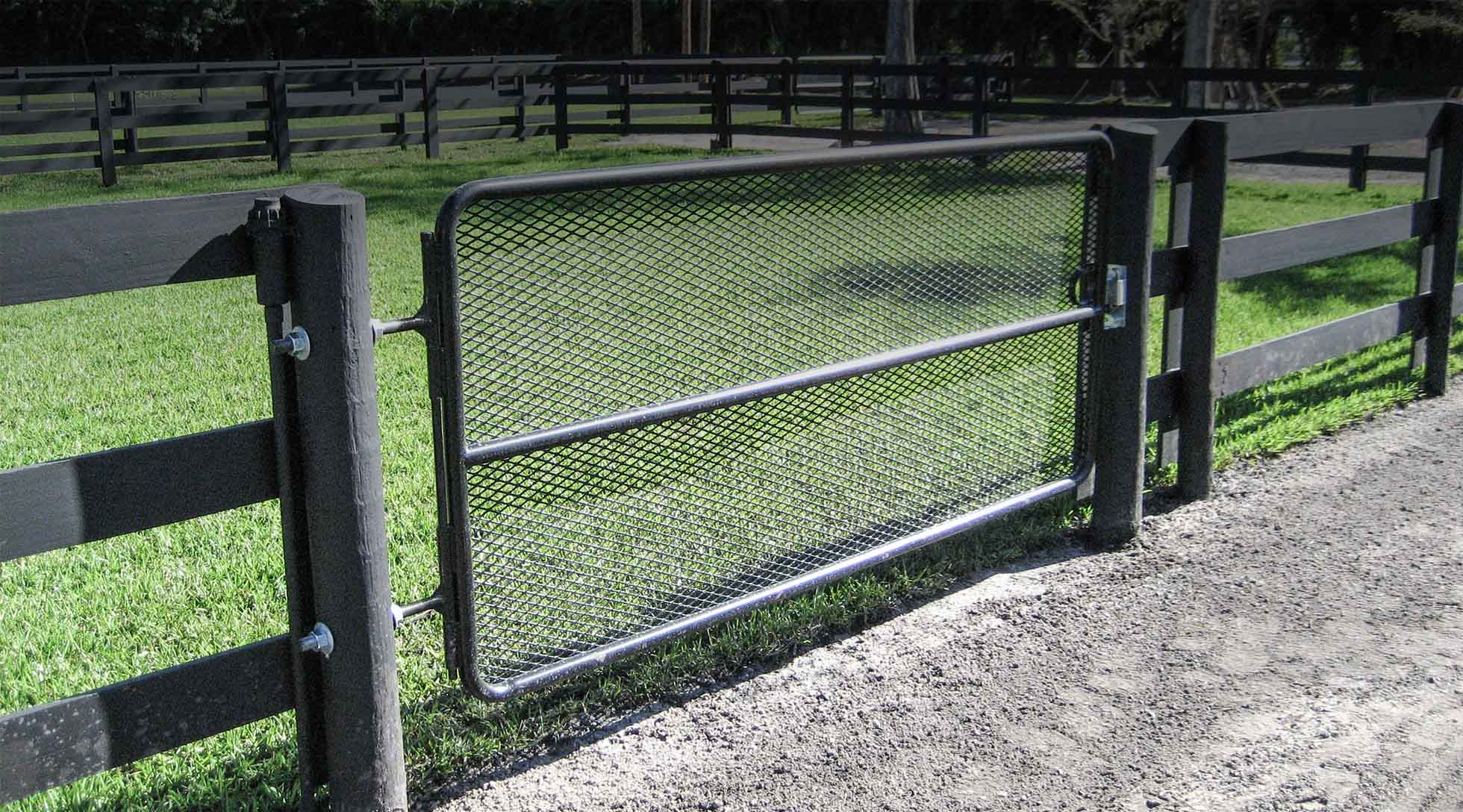 Mesh pasture gate